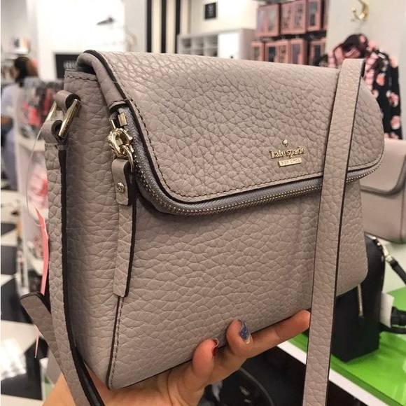 Kate Spade ♠️ Carter Street Beren Pebbled Leather Crossbody in Light Gray - Picture 1 of 5